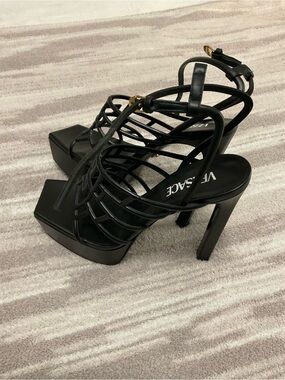 NIB Versace Greca Maze Greek Key Black Strappy Platform Sandals Pumps 39
